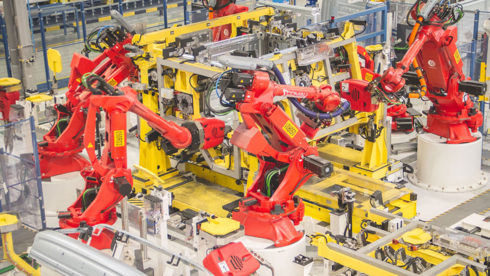 Comau robots are being monitored by an automatic system to enhance operational visibility and improve maintenance efficiency. The system captures production and process data, identifies performance deviations, signals anomalies, and verifies user-defined KPIs to help the engineering team optimize robot utilization, reduce unplanned downtime, and strengthen overall process reliability.