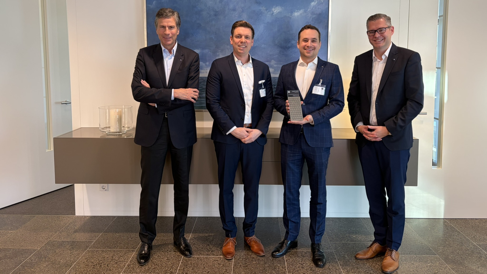 From left to right: Dr Mathias Kammüller (Chief Digital Officer and Managing Partner, TRUMPF SE + Co. KG), Alexander Lewinsky (Managing Director, IDS Imaging Development Systems GmbH), Jan Hartmann, Managing Partner, IDS Imaging Development Systems GmbH, Jan Kistner (Head of Corporate Purchasing TRUMPF SE + Co. KG)
