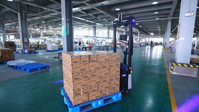 The EZGO Mini Pallet AMR is designed for quick setup using SLAM-based 3D LiDAR navigation, enabling operation without major site modifications. Under typical conditions, the system can be deployed within approximately 15 minutes, making it suitable for facilities with frequently changing workflows.