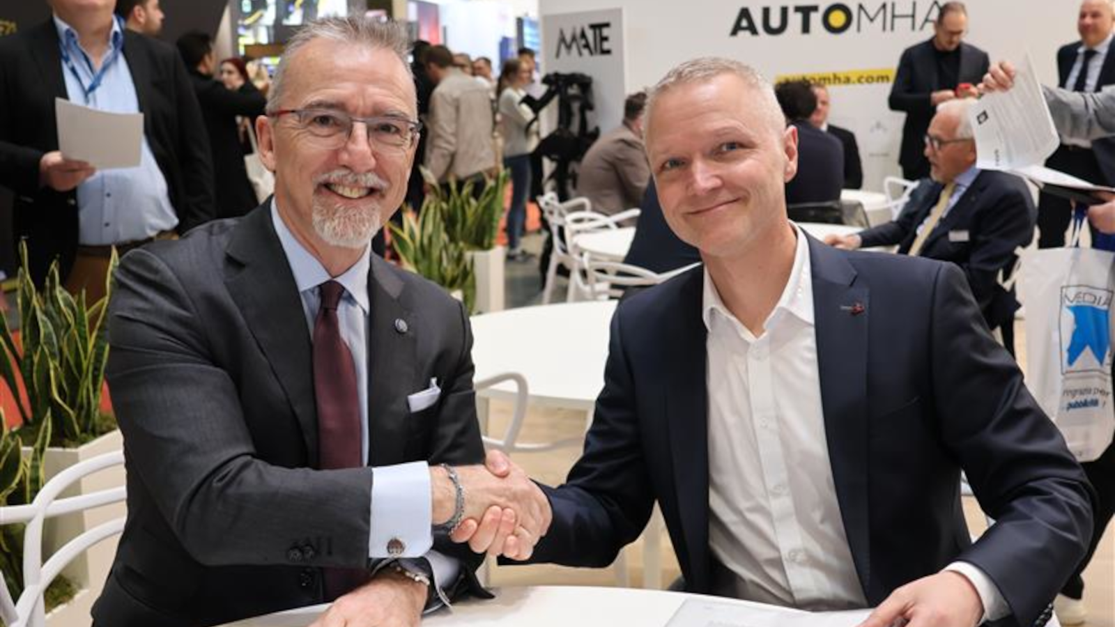 Comau and Reis Robotics recently signed a cooperation agreement to pursue new developments in industrial automation. Comau and Reis Robotics recently signed a cooperation agreement to pursue new developments in industrial automation.