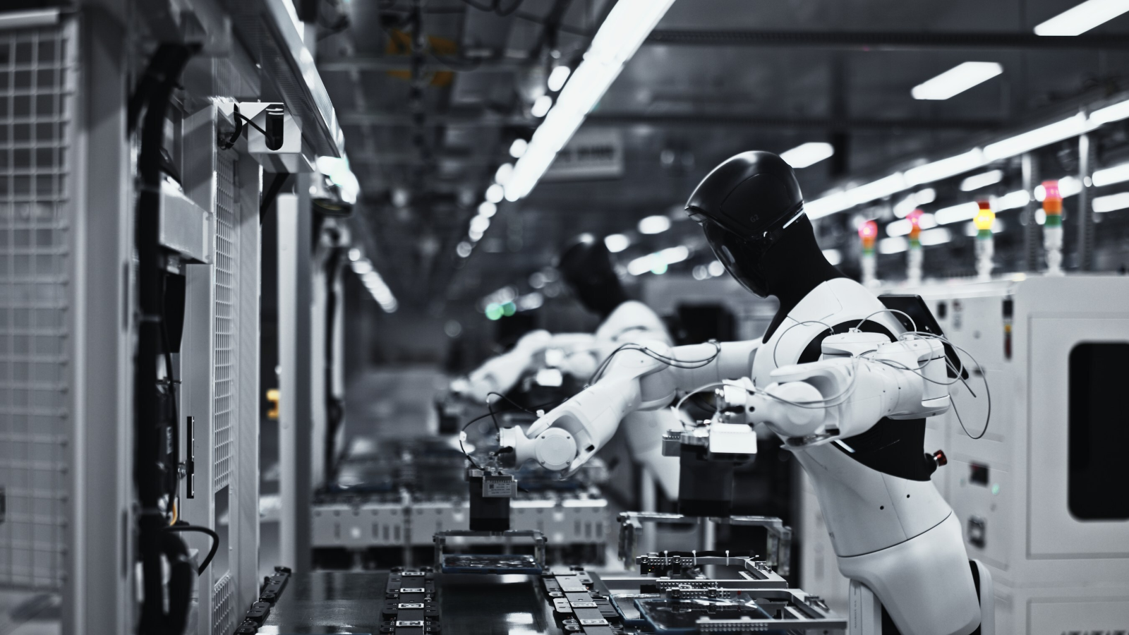 After extensive testing, AgiBot’s G2 model humanoid robots have achieved one of the first commercial deployments of an embodied intelligence robot.