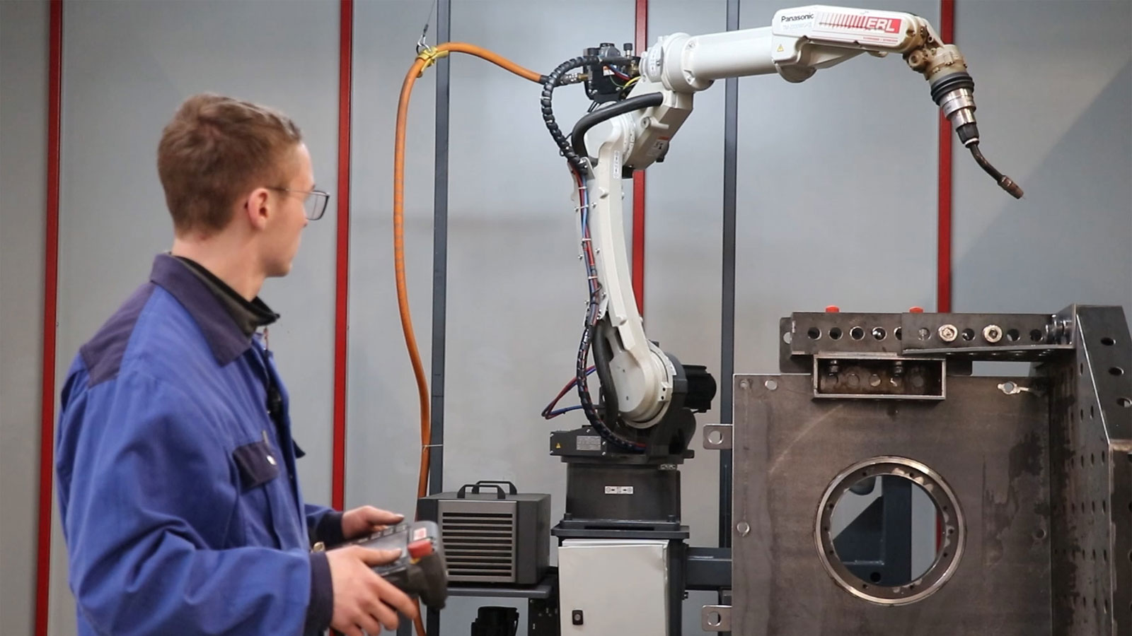 ERL's ARCentre XPERT robotic welding solution combines the robot controller and welding power source into a single platform. Shown here with a Panasonic robot. ERL's ARCentre XPERT robotic welding solution combines the robot controller and welding power source into a single platform. Shown here with a Panasonic robot.